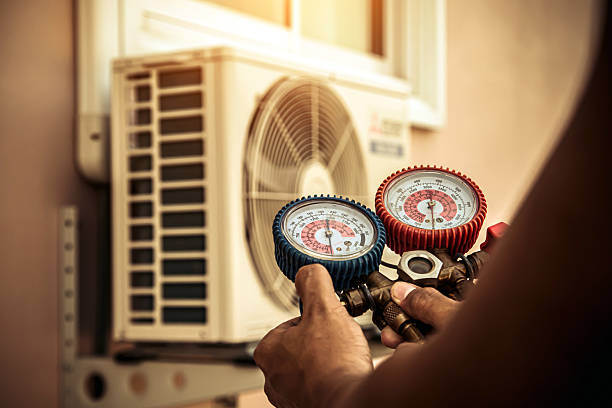 Professional Ductwork Repair technician working in Hubbard, OR